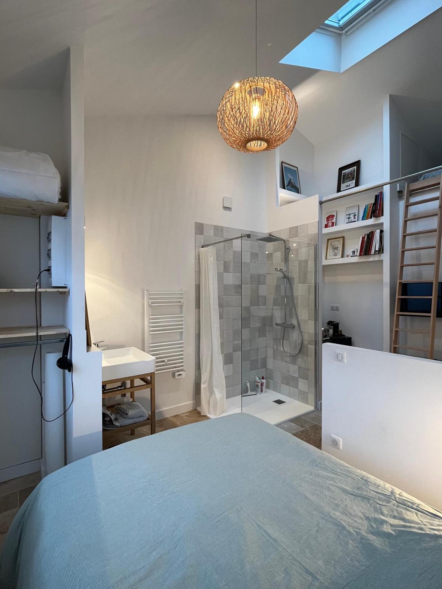 Loft Avec Terrasse Et Jardin Apartment Angouleme Bagian luar foto