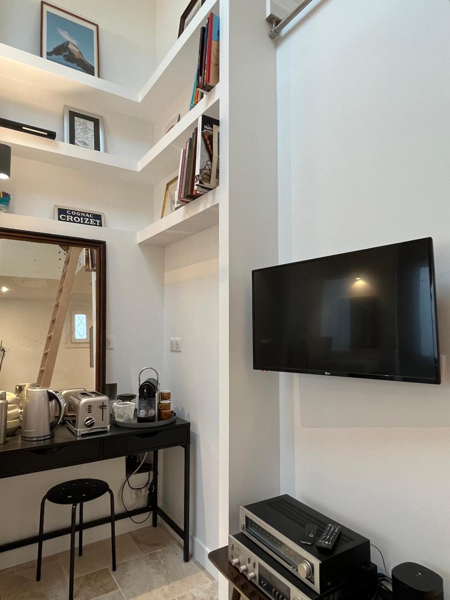 Loft Avec Terrasse Et Jardin Apartment Angouleme Bagian luar foto