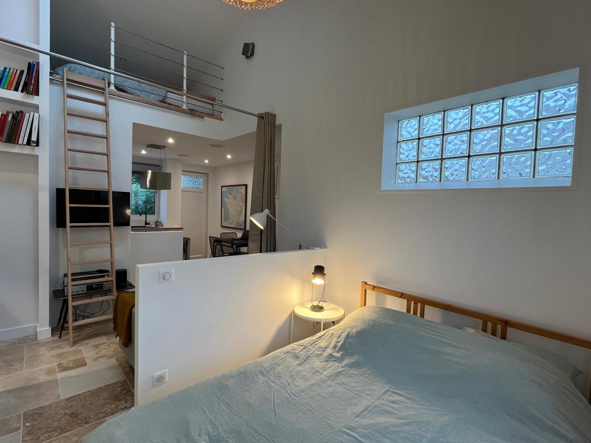 Loft Avec Terrasse Et Jardin Apartment Angouleme Bagian luar foto